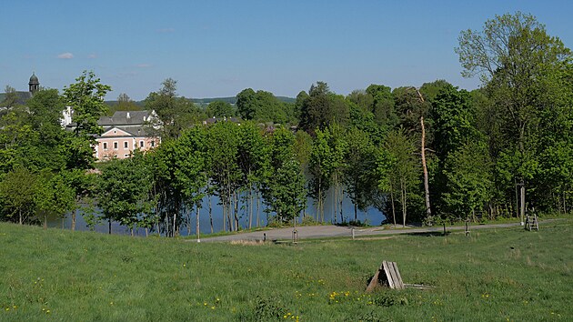 Ohrady pro berany, kte v minulch letech spsali pes lto svahy Zelen hory, zej przdnotou. Letos to tak zstane.
