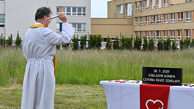 V Tebi byla slavnostn zahjena stavba zazen, je nabdne ve potebn pro domc pi o nemocn osoby. Projekt za vce ne 90 milion korun pipravila oblastn charita.