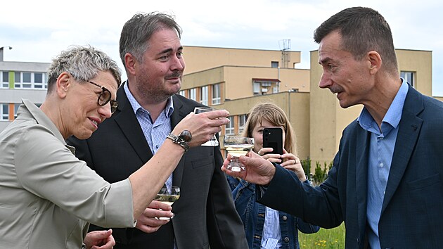 V Tebi byla slavnostn zahjena stavba zazen, je nabdne ve potebn pro domc pi o nemocn osoby. Projekt za vce ne 90 milion korun pipravila oblastn charita.
