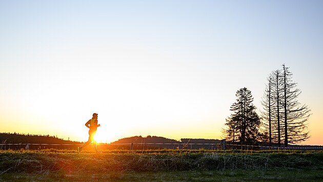 A z�jem nekles�. Pr�v� naopak. (11. kv�tna 2025)