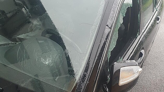 Ponien mercedes po atacch mu z hondy.