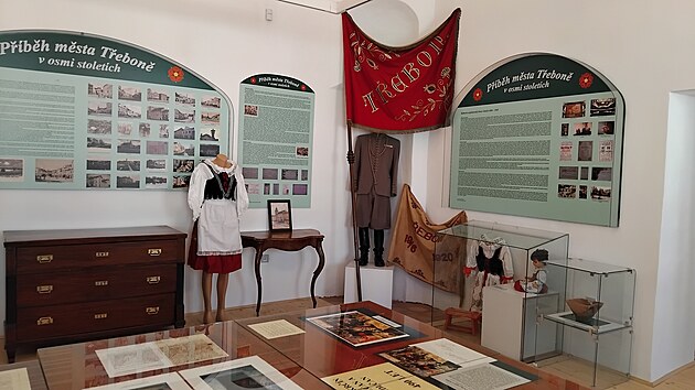 Vznamnj prostor dostala staronov expozice nazvan Pbh msta v osmi stoletch, kter vykresluje teboskou historii vetn rybnksk tradice.