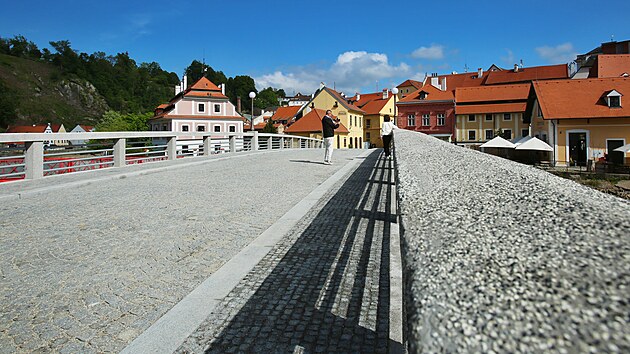 Most Edvarda Benee spojuje historick centrum Krumlova s Lineckou ulic i mstskm parkem.