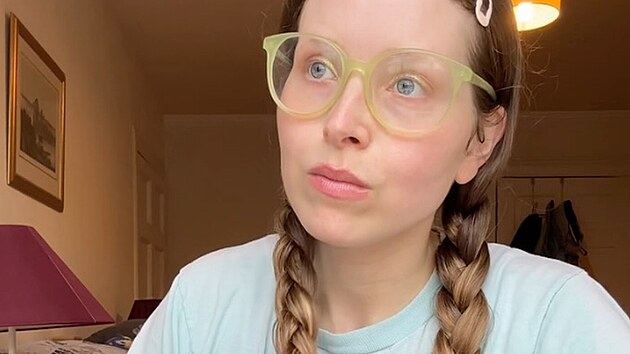 Jessie Cave se na OnlyFans v�nuje obsahu pro feti�isty zam��en� na vlasy. (kv�ten 2025)