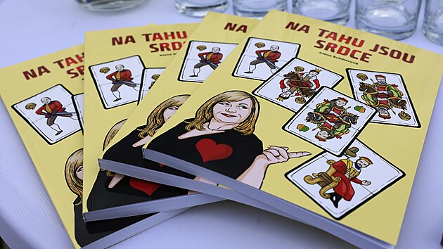 Alena Schillerov v Brn poktila svou knihu Na tahu jsou srdce. (24. kvtna 2025)
