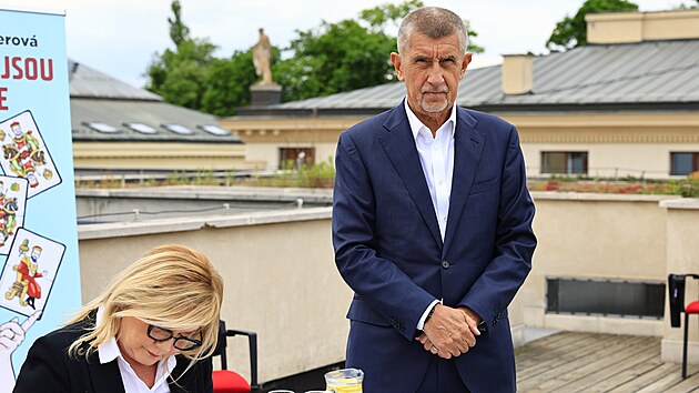 Alena Schillerov v Brn poktila svou knihu Na tahu jsou srdce. (24. kvtna 2025)