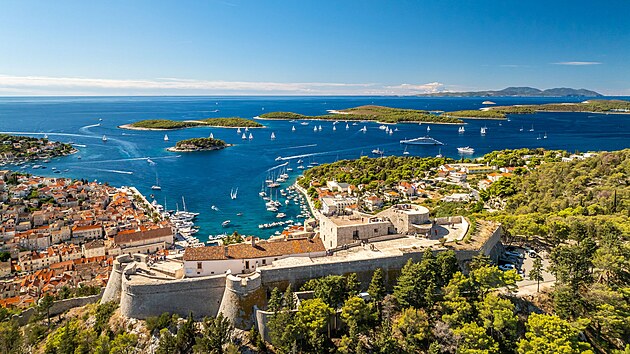 Chorvatský ostrov Hvar pat�í mezi oblíbené destinace. (27. kv�tna 2025)