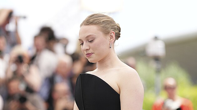 Mia Threapletonov v Cannes (19. kvtna 2025)