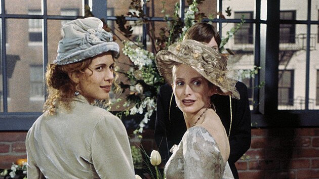 Jessica Hechtov a Jane Sibbettov v serilu Ptel (1995)