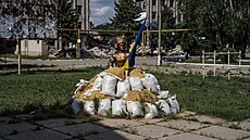 Pomník anarchisty a revolucioná�e Nestora Machna v Huljajpoli (24. kv�tna 2025)...