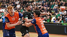 Zleva Daniel Bláha z Talent týmu, Illia Blyzniuk z Karviné a Petr Vinkelhöfer z...