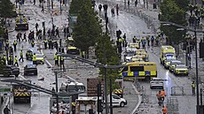 Pohled na vyklizenou Water Street, kde fanou�ci Liverpoolu oslavovali titul z...