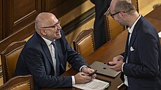 Mikulá� Bek na mimo�ádné sch�zi Sn�movny. Na po�adu jednání je vládní novela...