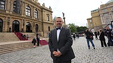 Martin Baxa piel na poslední rozlouení s Jiím Bartokou. (20. kvtna 2025)