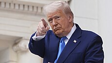 Prezident Donald Trump hovoí bhem vzpomínkového dne na Arlingtonském národním...