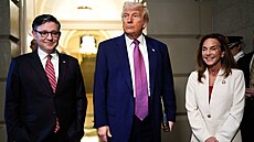 Prezident Donald Trump a pedseda Snmovny reprezentant Mike Johnson hovoí s...