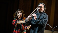 Patricia Kopatchinskaja a klarinetista Reto Bieri na praskojarním koncert v...