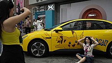 Prezentace elektromobilu MONA M03 Max EV od ínské automobilky XPENG na akci...