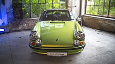 Sraz Porschí 911 v praském industriálním prostoru Pragovka