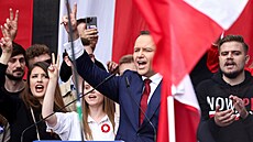 Nawrocki vedl v rámci kampan prvod centrem Varavy. (25. kvtna 2025)