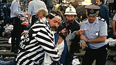 Zanedbaný stadion, ruina. Fatáln� nepovedené rozd�lení fanou�k�. Nedomy�lený...