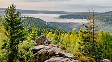 Výhled z Puklé skály na p�ehradu Fláje
