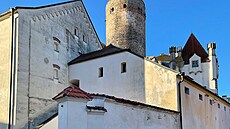Zámek Jind�ich�v Hradec s detailem takzvané �erné v�e, která slou�í jako...