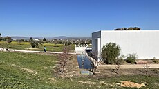 Antequera. Moderní muzejní budova na první pohled nevypadá rozlehlá, ale skrývá...