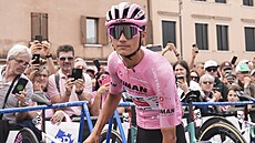 Prbn vedoucí Isaac del Toro ped startem 14. etapy Gira