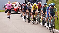 Cyklisté bhem 15. etapy Gira
