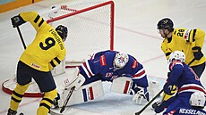védský útoník Filip Forsberg v anci ped brankáem Jeremym Swaymanem ze...