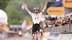 Kasper Asgreen vítzí ve 14. etap Gira.
