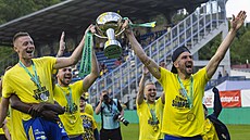 Zlíntí fotbalisté slaví titul v druhé lize a postup do první.