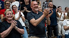 Nejlepí stelec historie eské basketbalové ligy Josef Jelínek slaví vítzství...