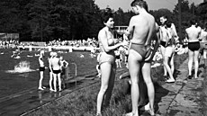 Ostravské koupalit v Hulvákách. (1960)