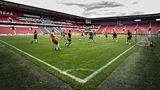Pohled na vrovický stadion pi fotbalovém turnaji partner SK Slavia Praha.