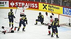 Nate MacKinnon slaví pátý kanadský gól ve védské brán.