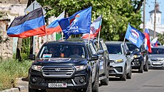 Píznivci separatistické Doncké lidové republiky a Ruska slaví ti roky od...