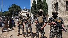 Libanon�tí vojáci hlídají pr�b�h místních voleb ve m�st� Nabatíja. Libanonská...