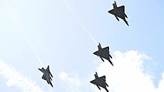 Stíha�ky Mirage 2000 nad francouzskou leteckou základnou Luxeuil-Saint Sauveur...