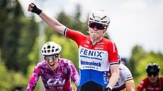 Puck Pieterseová slaví v Novém Mst na Morav triumf ve short tracku.