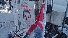 Tvá� zat�eného exstarosty Istanbulu Ekrema Imamoglua se v tomto tureckém m�st�...