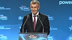 eský expremiér Andrej Babi na konferenci CPAC v Budapeti (29. kvtna 2025)