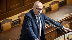 Ministr �kolství Mikulá� Bek p�i projednávání novely �kolského zákona (28....