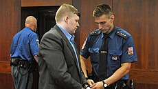 Ped senátem Vrchního soudu v Olomouci stanul Tomá Jiikovský obalovaný z...