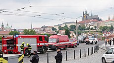 Policie a hasii eí ped Rudolfinem v Praze únik plynu. (20. kvtna 2025)