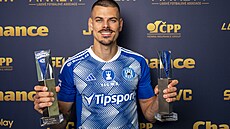 Olomoucký útoník vyhrál dv ceny v anket Ligové fotbalové asociace (LFA)....