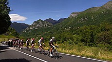 Peloton b�hem 18. etapy italského Gira