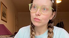 Jessie Cave se na OnlyFans vnuje obsahu pro fetiisty zamené na vlasy....