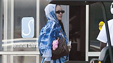Také Rihanna vlastní minimáln jednoho Labubu, kterého vynesla v beznu na...